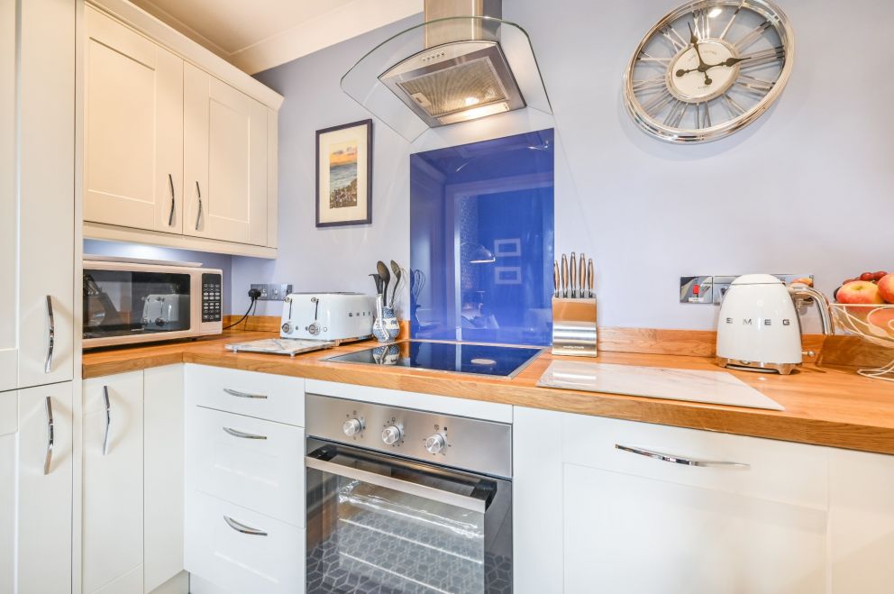 Apartment 4 - Kitchen - The Muntham Luxury Holiday Apartments in Torquay