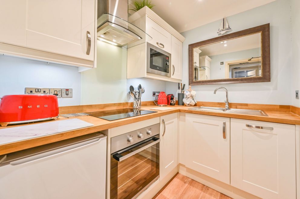 Apartment 6 - Kitchen.The Muntham Luxury self catering holiday apartments in Torquay