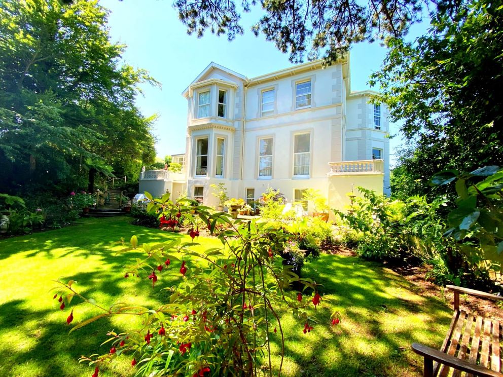 The Muntham Luxury Holiday Apartments - Rose Garden