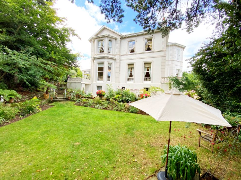 Muntham  self catering Luxury Holiday Apartments in Torquay surrounded by lush tropical gardens.