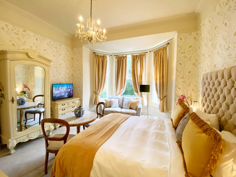 Spacious studio apartment on the first floor. Apartment 5 at The Muntham Luxury Holiday Apartments in Torquay.