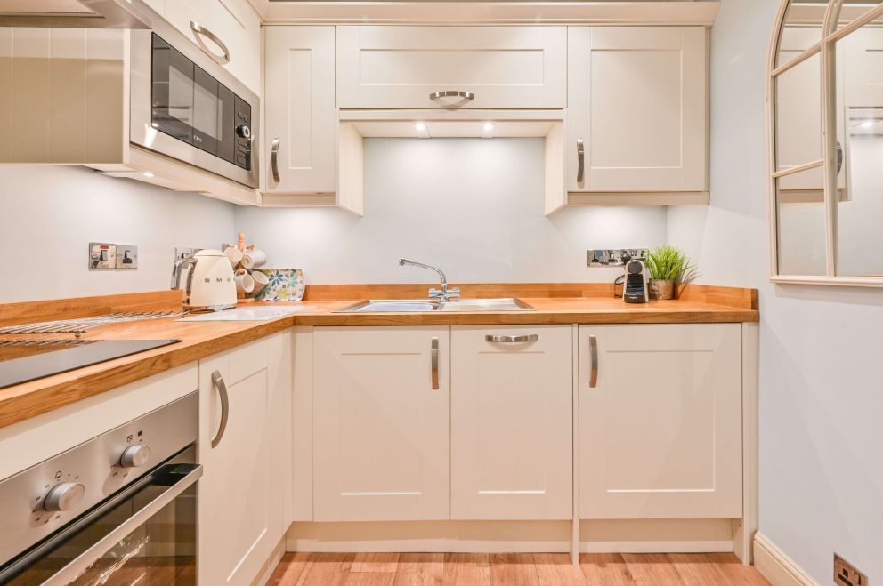 Apartment 7. Well equipped modern kitchen. The Muntham Apartments in Torquay.