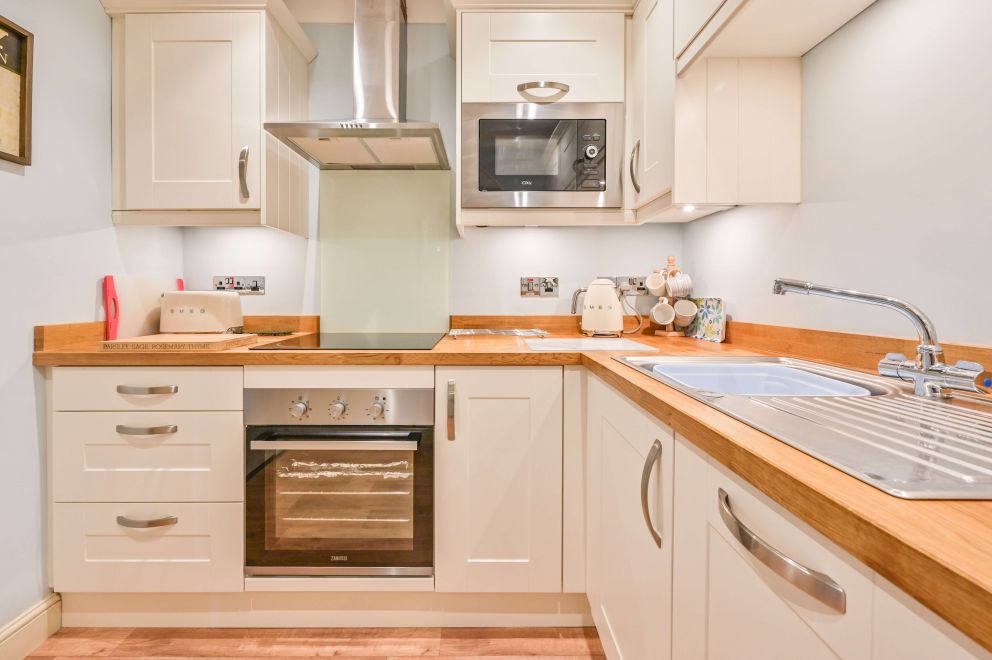 Apartment 7. Studio Apartment. Kitchen. The Muntham Holiday Apartments.