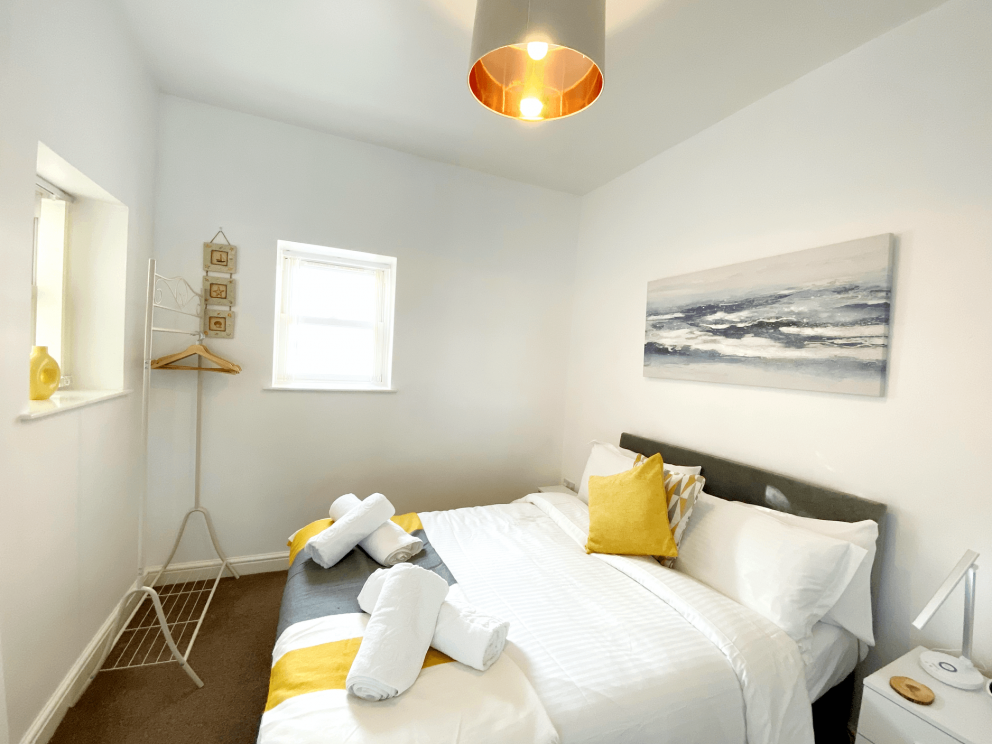Number 1 Marina Court - Sea View Apartment