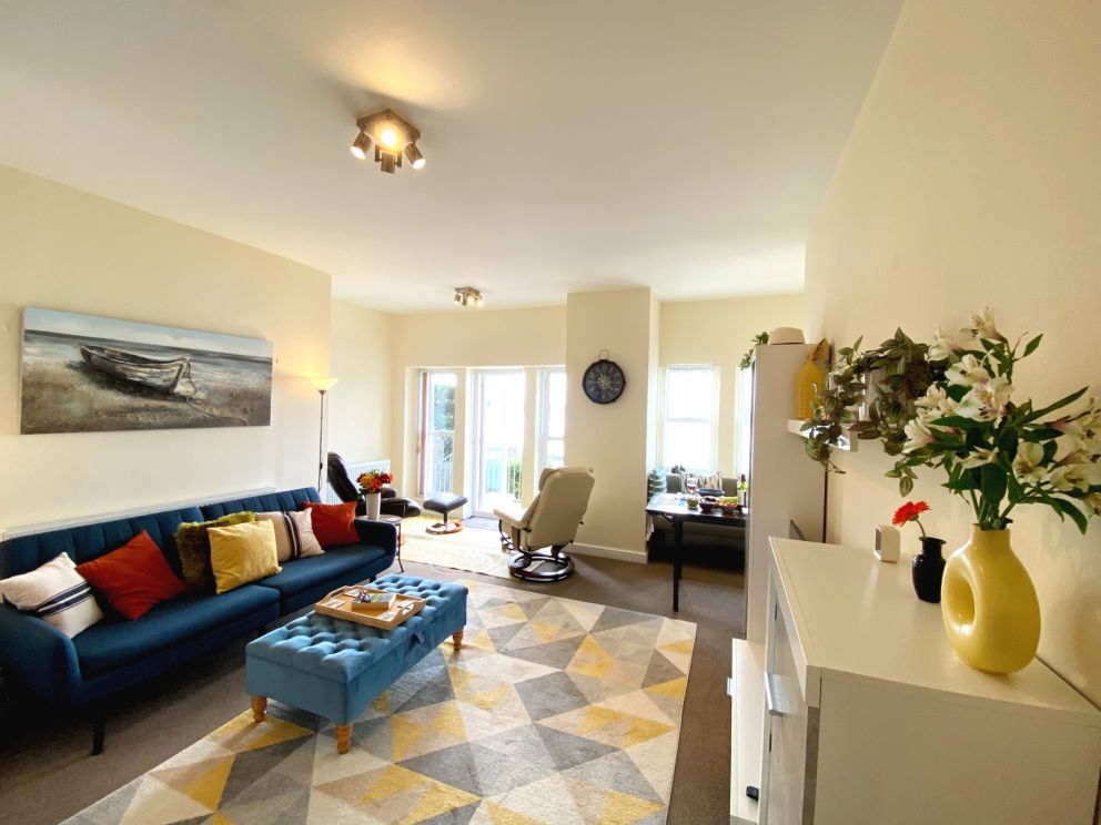 Open plan living area with access onto a terrace - No. 1 Marina Court - Sea View Apartment in Torquay