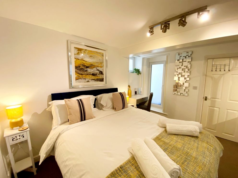 Number 1 Marina Court Torquay - main bedroom