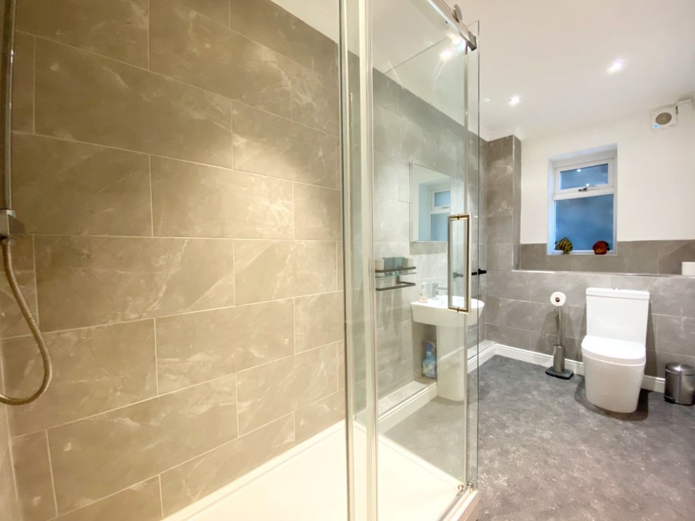 Ockendon House Holiday Apartment in Torquay - Bathroom