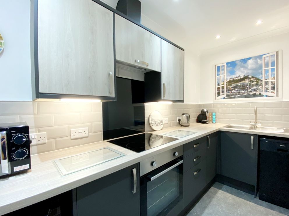 Ockendon House Holiday Accommodation in Torquay - Kitchen