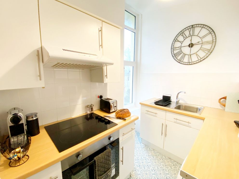 Redcliffe Apartment A, Torquay- Kitchen