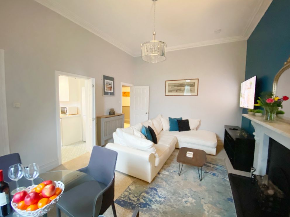 Redcliffe Apartment A, Torquay - with spacious living room.