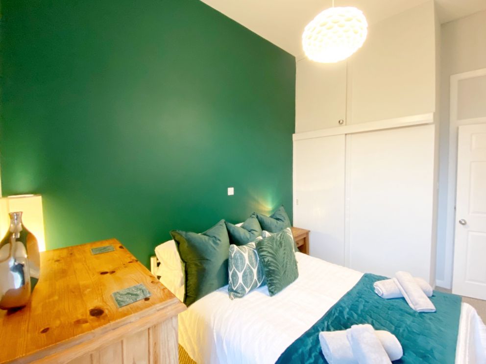 Redcliffe Apartment A, Torquay - second bedroom with plenty of storage.