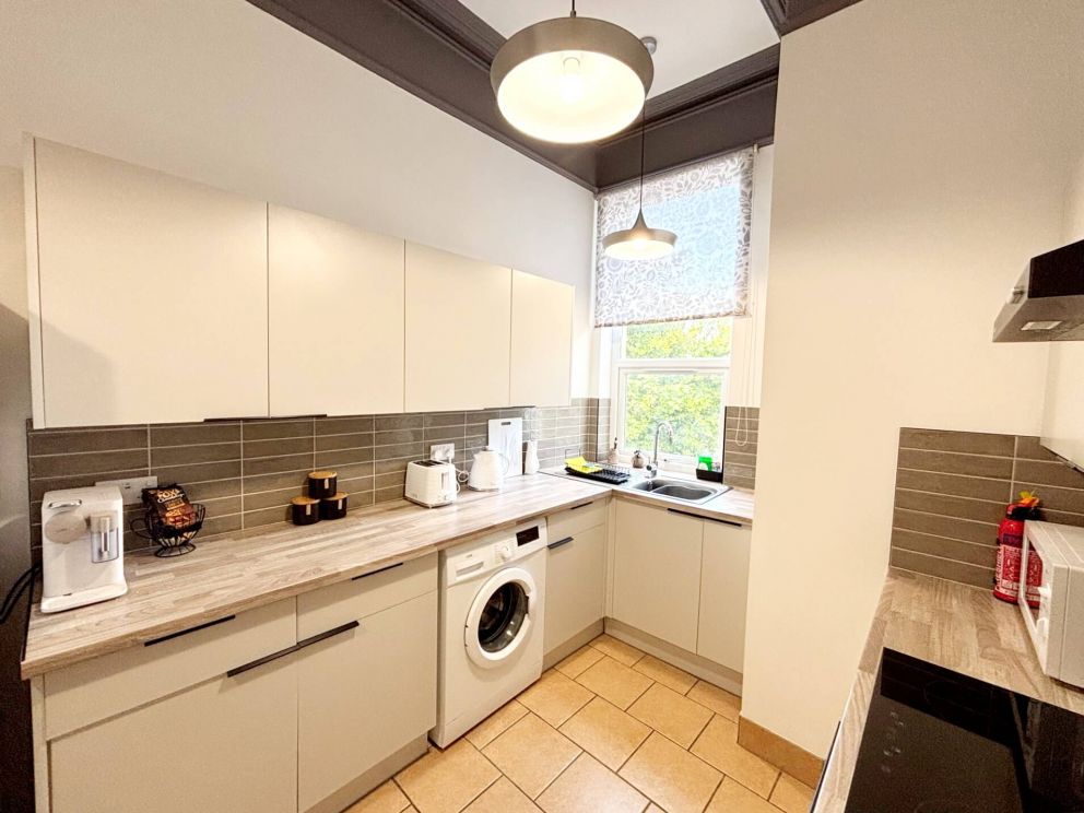 Redcliffe Apartment B - well equipped kitchen with dining area.