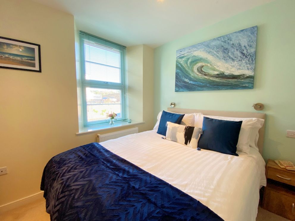 Sea View Apartment, 7 Ellington Court, Torquay. Main bedroom