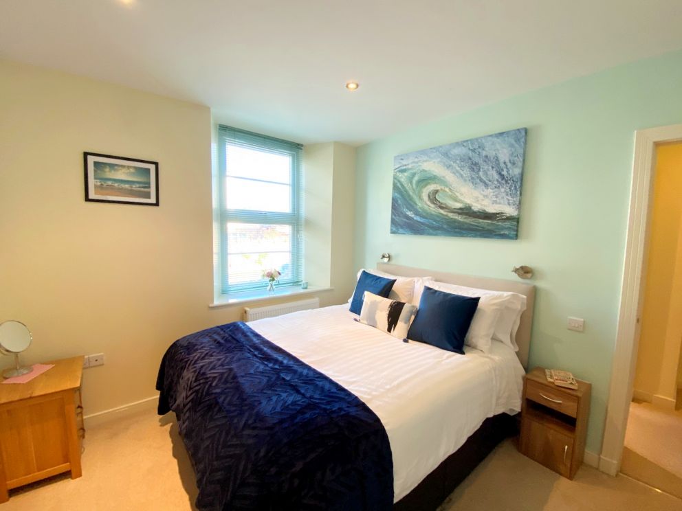 Sea View Apartment, 7 Ellington Court, Torquay - main bedroom with king sized bed