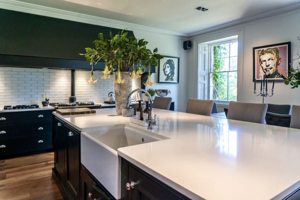 St Anne's Manor - Luxury holiday rental for up to ten people in Torquay - modern well equipped kitchen