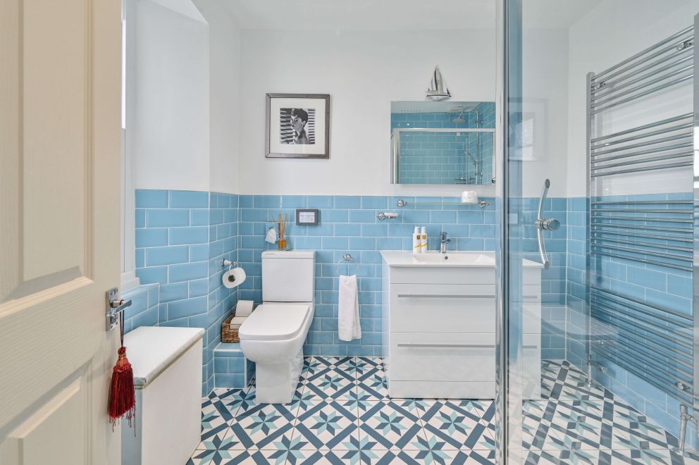 The Ensuite to The Main Bedroom - The Muntham Town House Luxury Self Catering in Torquay