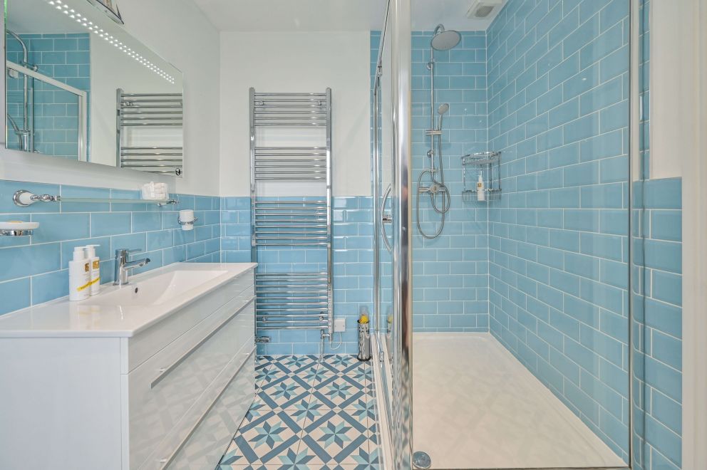 The Main Bedroom Ensuite - The Muntham Luxury Town House