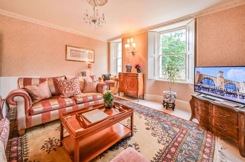 The spacious living room - The Muntham Luxury Town House in Torquay