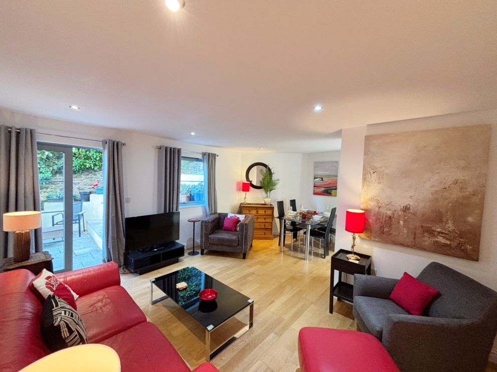 Watermeadows Apartment 6, Torquay - self catering - living room