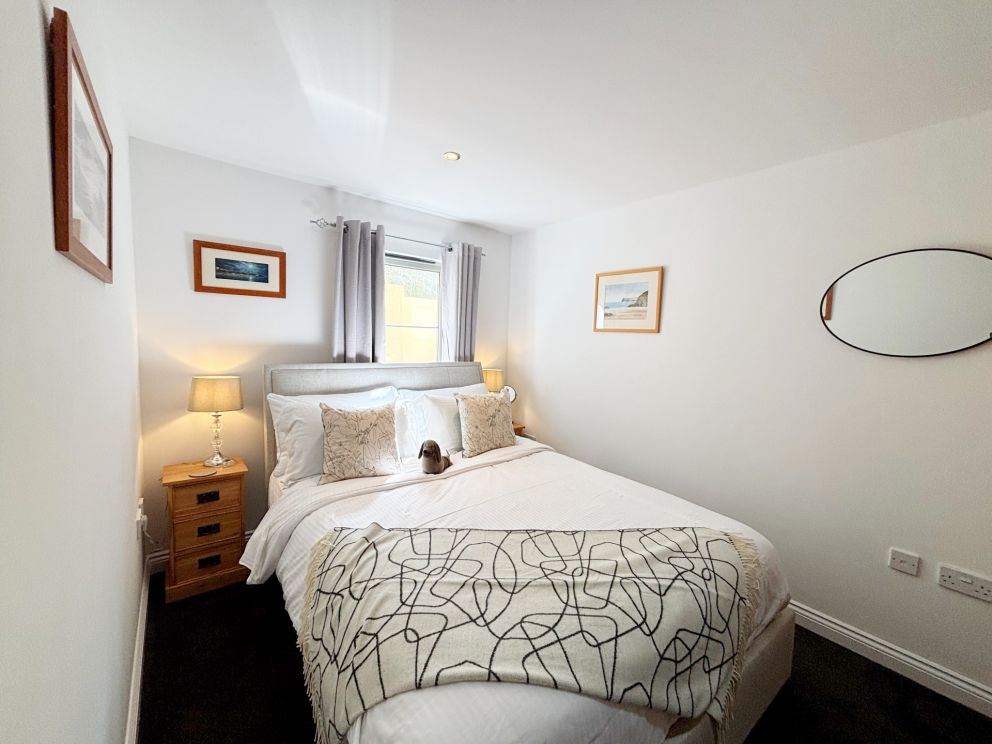Watermeadows, Apartment 6, Torquay self catering - main bedroom.