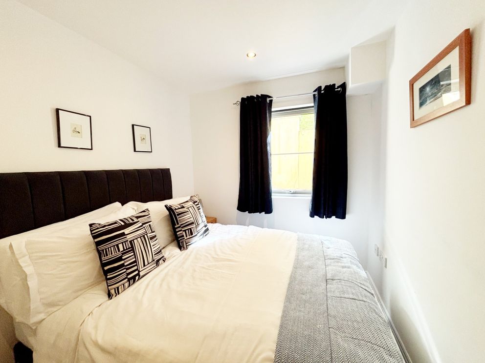 Water meadows, Apartment 6 - Torquay self catering - second bedroom.