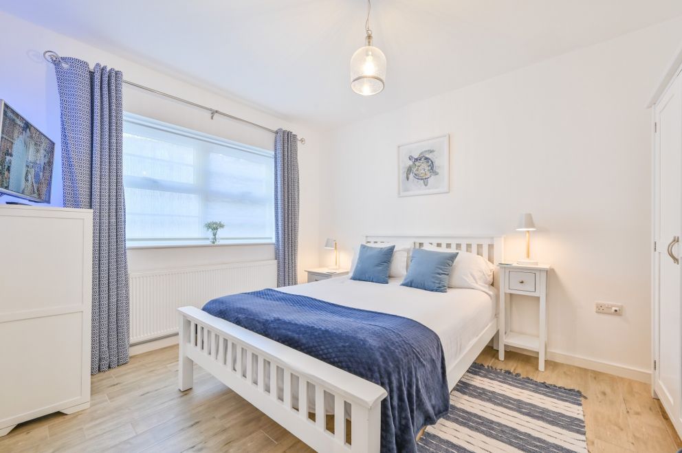 The Ellington Court Holiday Apartment - Main bedroom. Light and bright ground floor room.