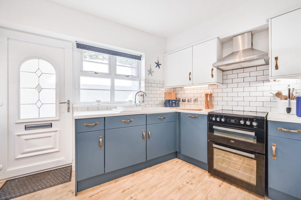 The Ellington Court Self Catering Holiday Apartment in Torquay on The English Riviera - modern and well equipped kitchen .