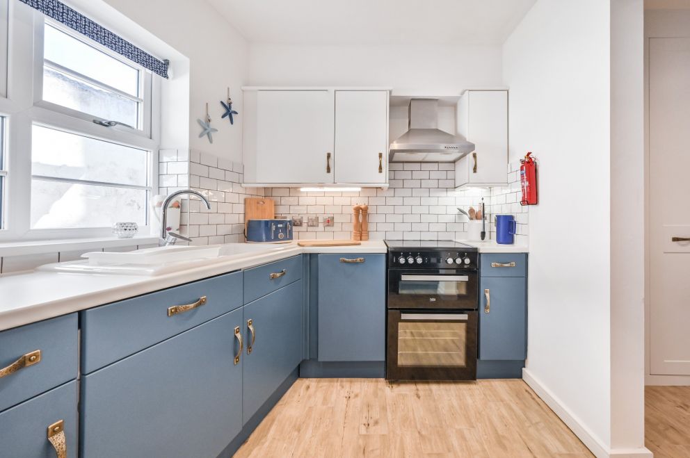 The Ellington Court Holiday Apartment in Torquay, south Devon - Kitchen .