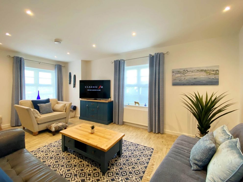 The Ellington Court Apartment - Living Room