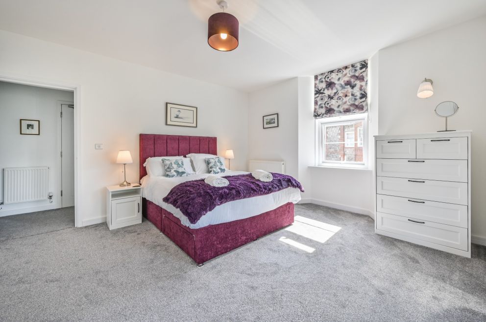 The Falstone Apartment, self catering on The English Riviera - main bedroom.