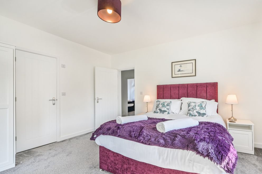 Fallstone, slef catering holiday apartment in the St Marychurch area of Torquay - main bedroom.