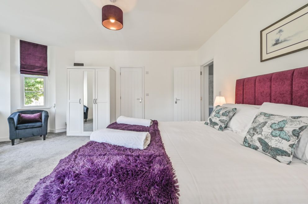 The Falstone Apartment , self catering in Torquay - spacious main bedroom with ensuite.