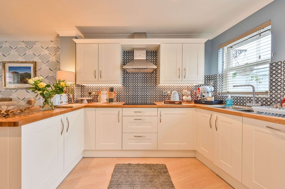 Lisburne Place Luxury Town House - Spacious and well equipped kitchen ideal for a self catering holiday.