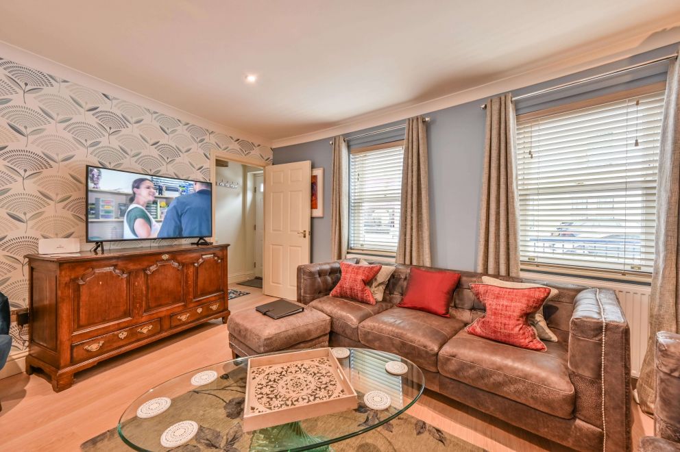 Lisburne Place Town House Torquay - Living Space with large flat screen SMART TV