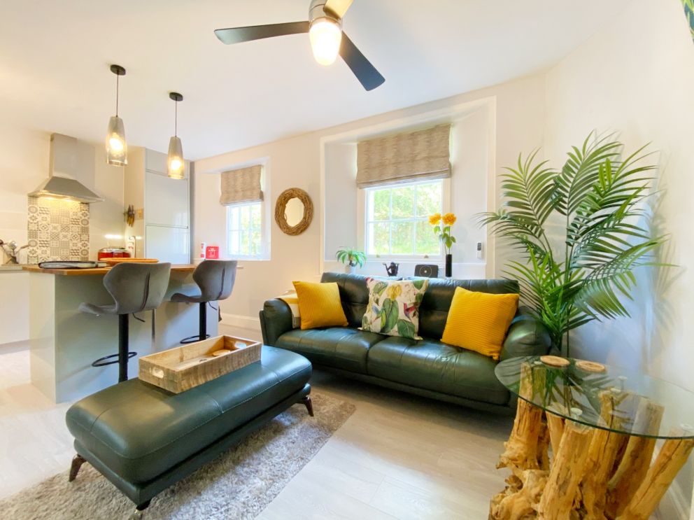 Meadfoot Bay Apartment Torquay - open plan living space.