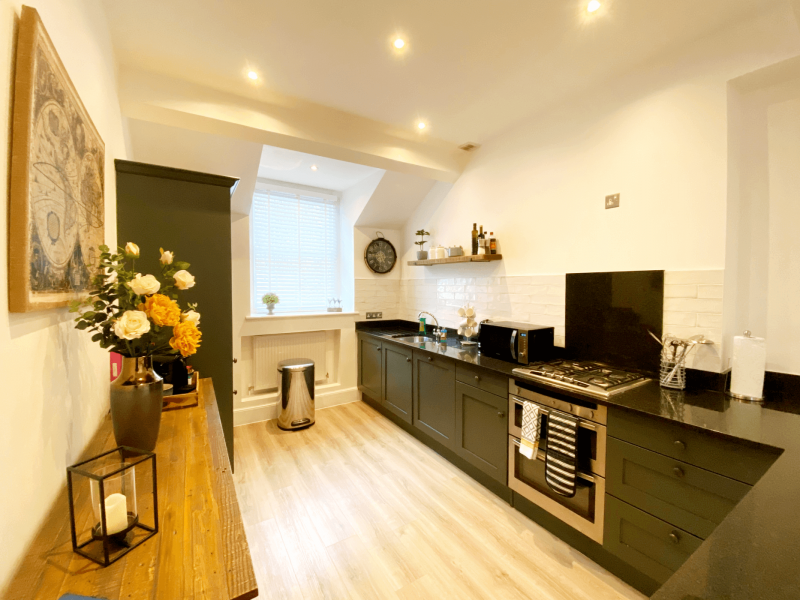 Sovereign  House Luxury Apartment - Kitchen